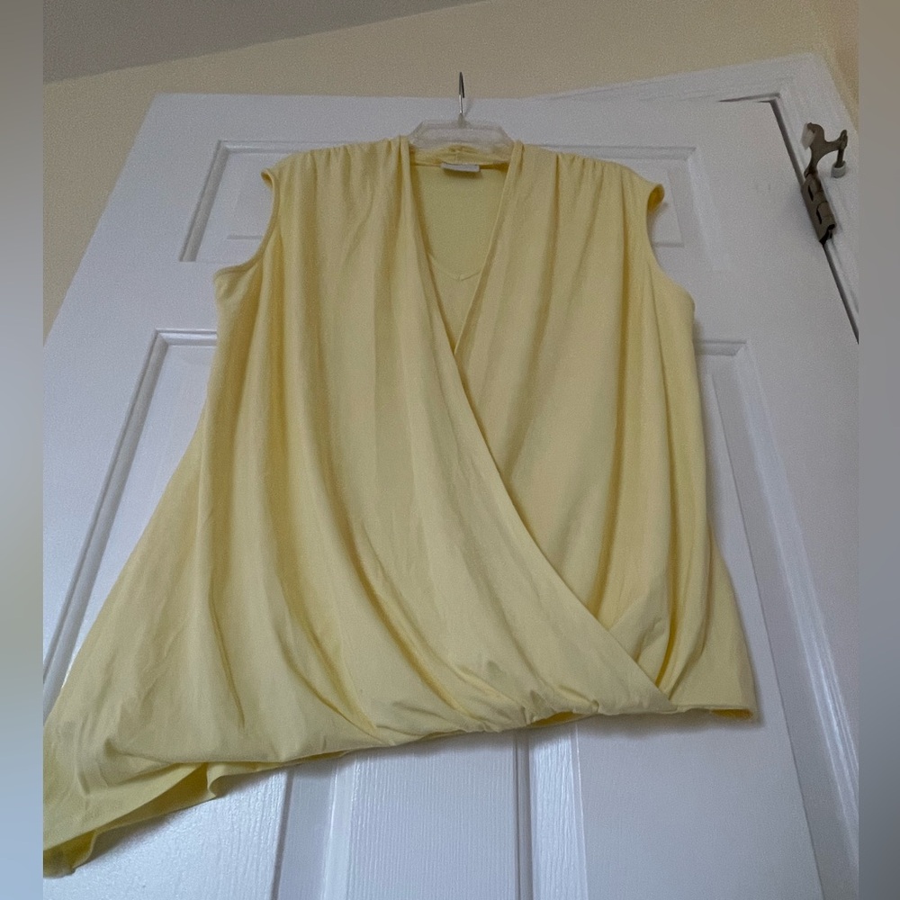New York and Company size large yellow top - Picture 5 of 7